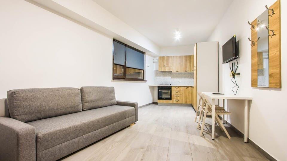 Communal lounge/ TV room, TV and multimedia, Living room, Seating area, Evening entertainment