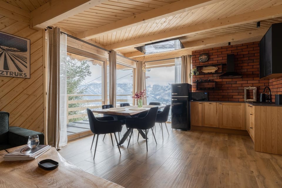 Kitchen or kitchenette, Living room, Seating area, Dining area, stove