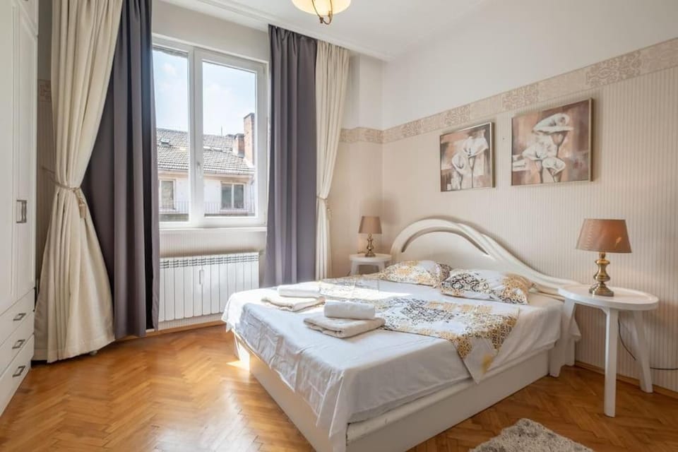 Aristocratic Elegant 2 BDRM spacious home TOP CENTER Apartment in Sofia