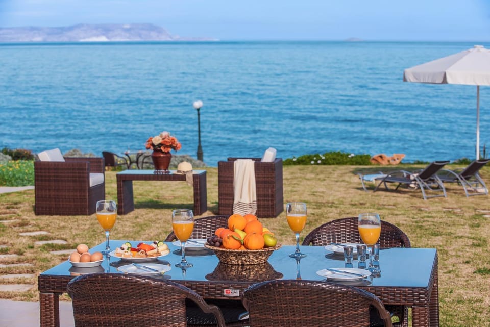 Patio, Day, Beach, Sea view, sunbed