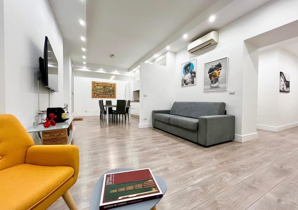 Communal lounge/ TV room, TV and multimedia, Living room, Seating area, Evening entertainment, air conditioner