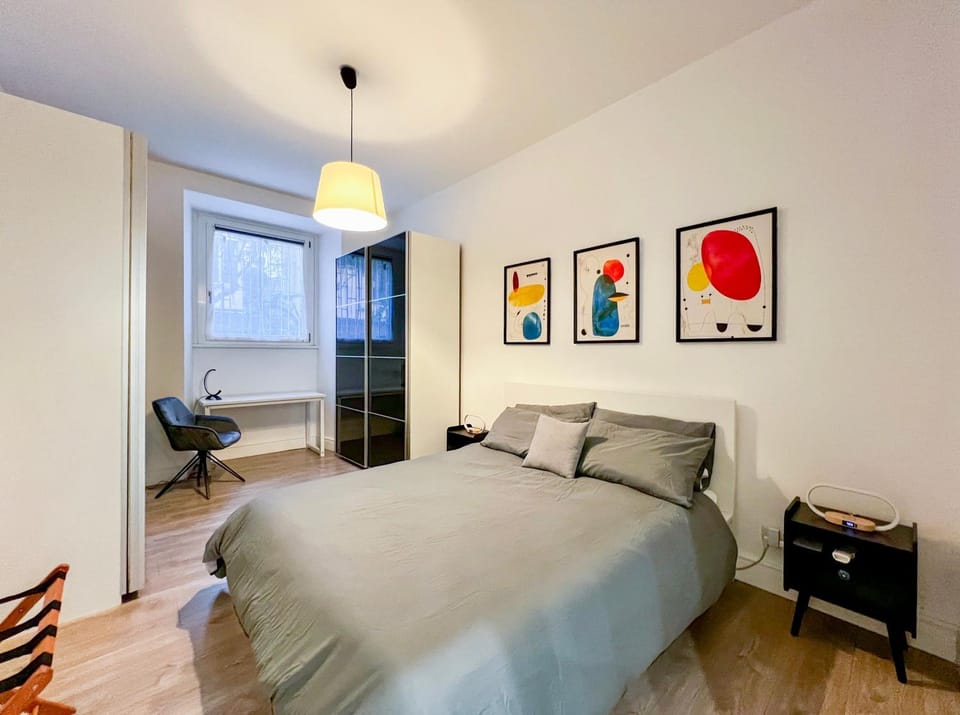 Bed, Photo of the whole room, Bedroom, wardrobe, air conditioner