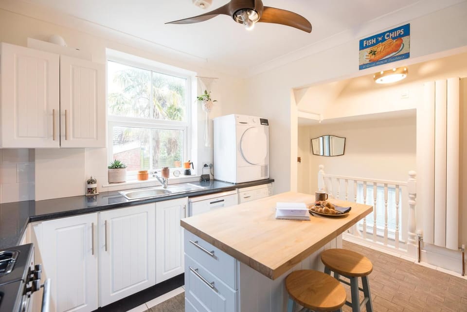 Lower Cedars, Saxmundham House in Suffolk Coastal District