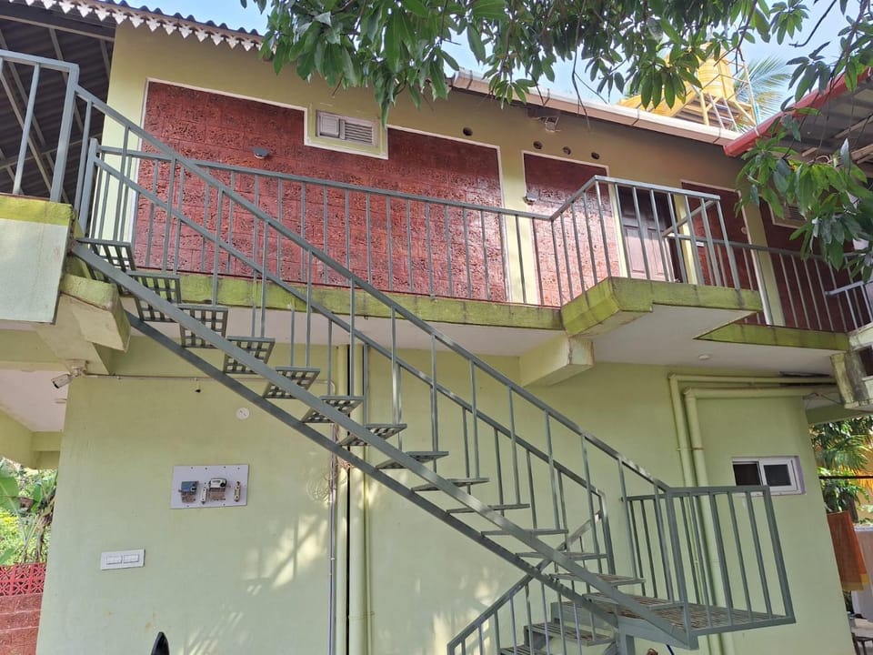 Property building, Restaurant/places to eat, Breakfast