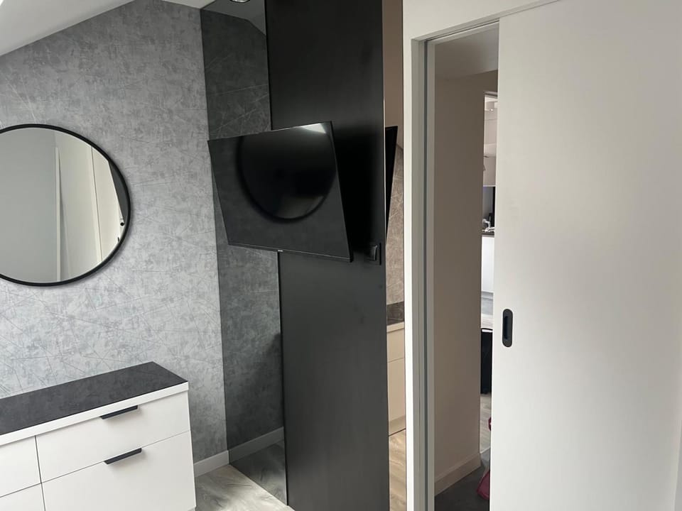 Day, TV and multimedia, Seating area, Bedroom, wardrobe