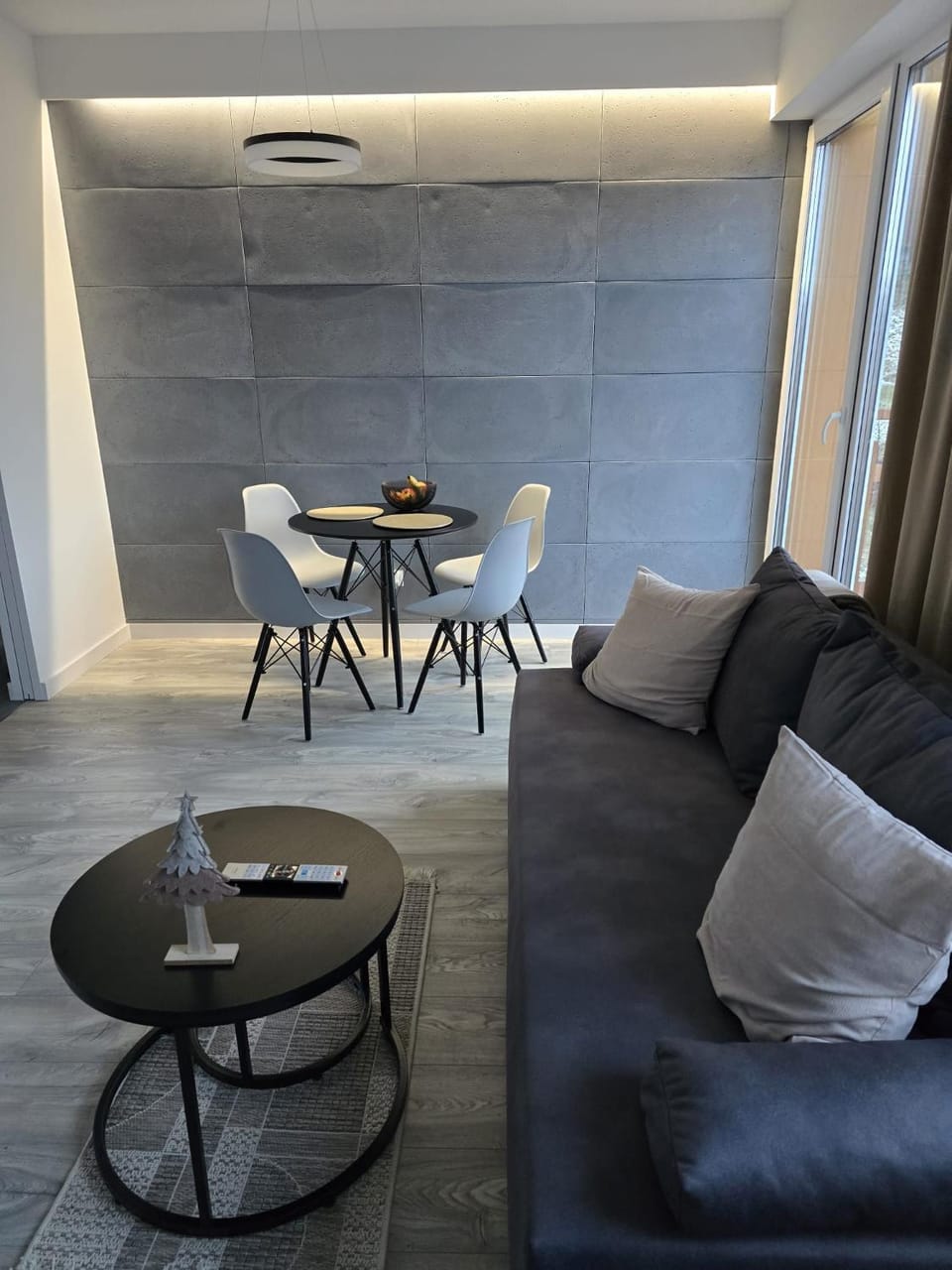 Day, TV and multimedia, Living room, Seating area, Dining area