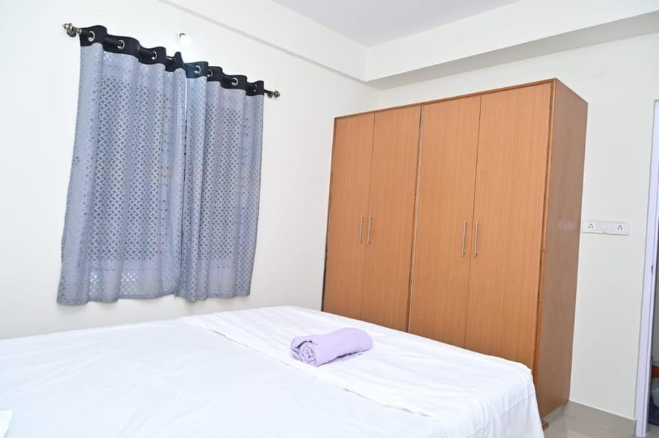 Bed, Photo of the whole room, Bedroom, towels, wardrobe