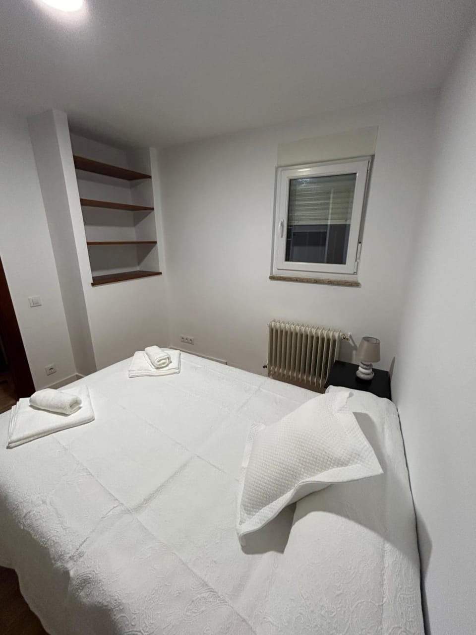 Bed, Photo of the whole room, towels