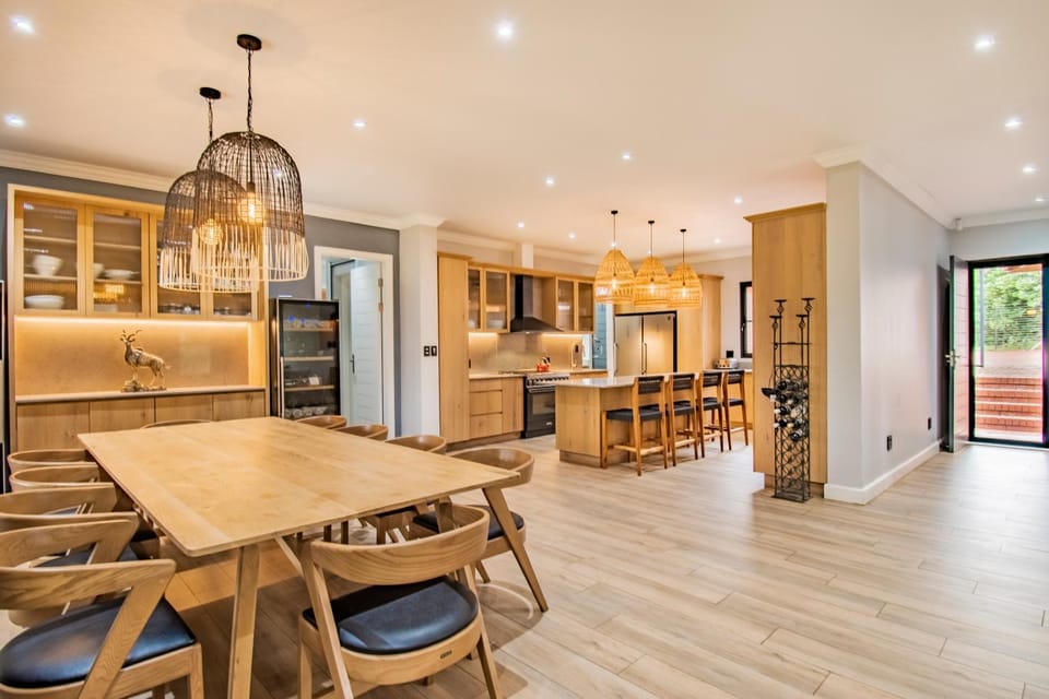 Seating area, Dining area, pet friendly