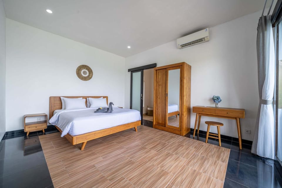 Bed, Photo of the whole room, Bedroom