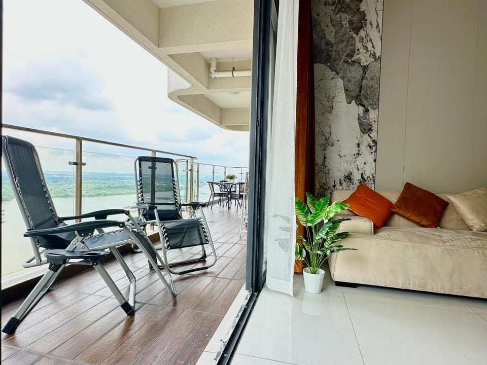 Natural landscape, Balcony/Terrace, Living room, Seating area, Sea view