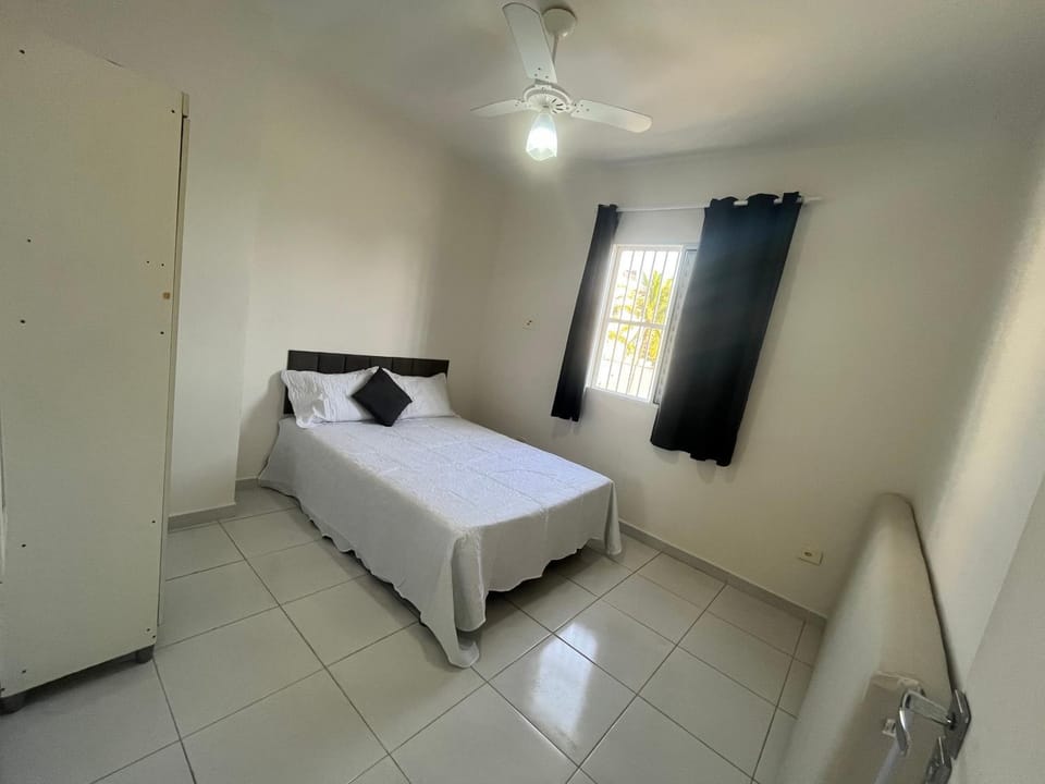 Casa 1 km da Praia Enseada com Garagem House in State of São Paulo