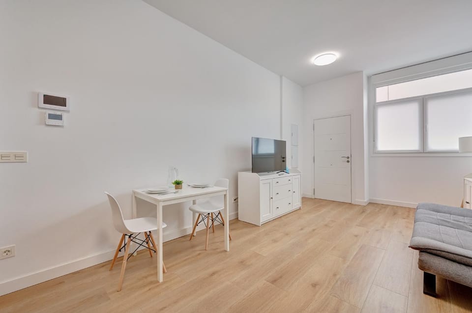 TV and multimedia, Living room, Seating area, Dining area