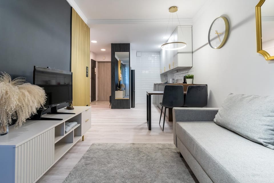 TV and multimedia, Kitchen or kitchenette, Living room, Seating area