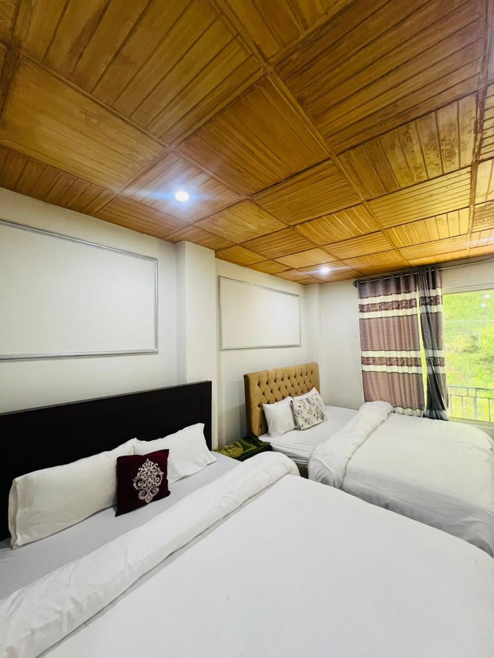 nathiagali green view resort by room Bed and Breakfast in Pakistan