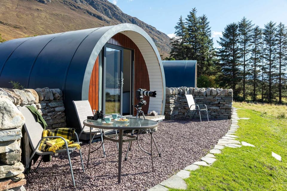Patio, Natural landscape, Garden, Seating area, Dining area, Garden view, Mountain view