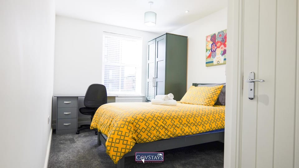 Old Silk Apartments - Luxury Studios, 1 & 2-beds in Coventry City Centre by COVSTAYS Apartment in Coventry