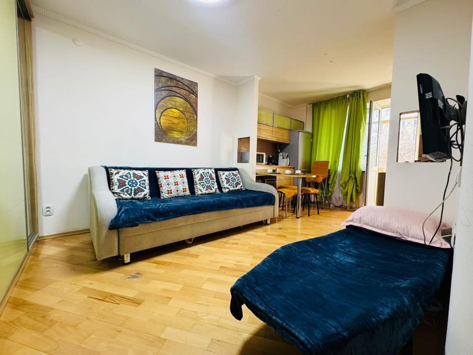 Уют в Центре на Арбате рядом с метро Apartment in Almaty