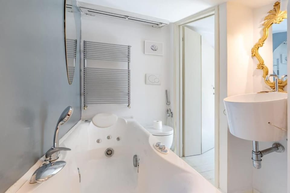 Lion 32 Apartment in Florence