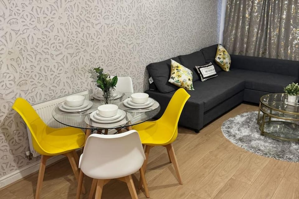 Living room, Seating area, Dining area