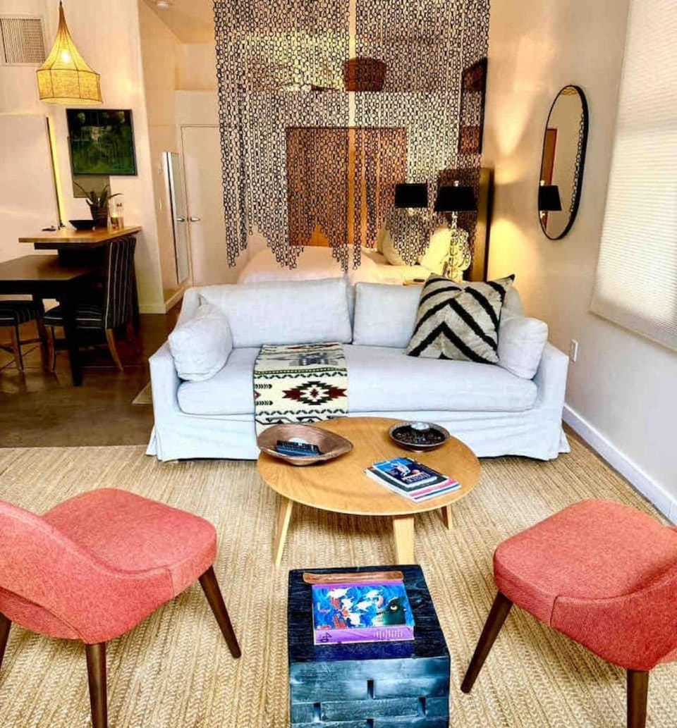 CASA TUA SANTA FE Spacious Design Loft Railyard District soaking tub House in Santa Fe
