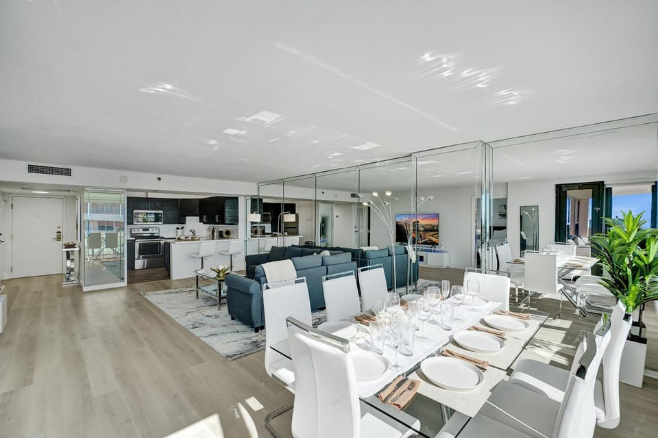 Living room, Seating area, Dining area