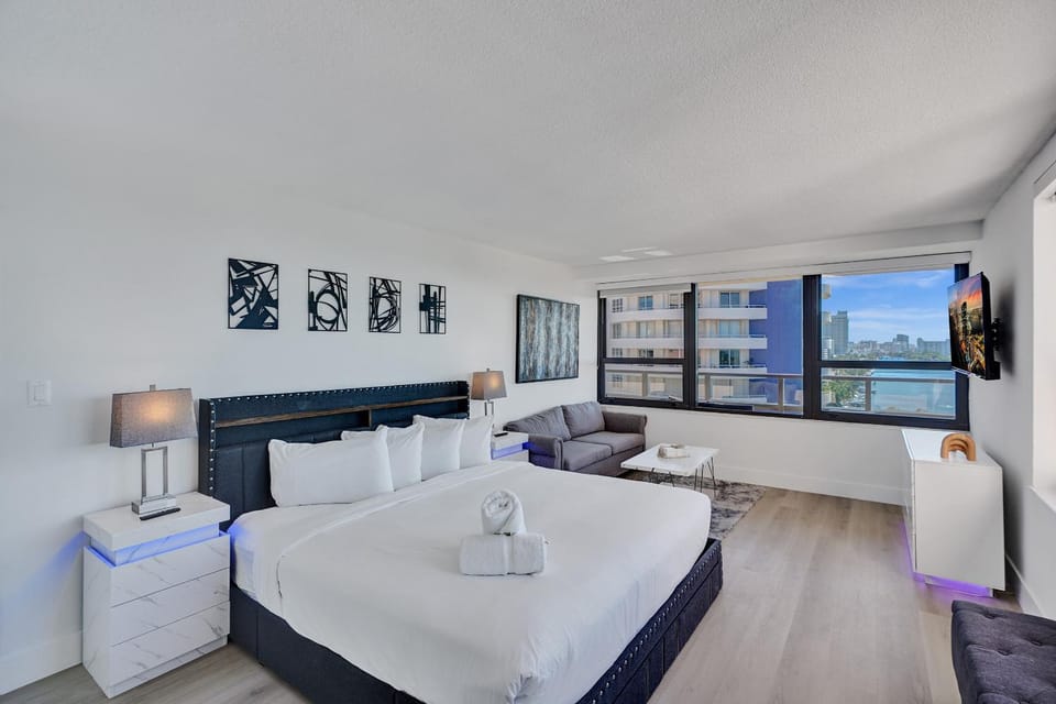 Bed, Photo of the whole room, Bedroom