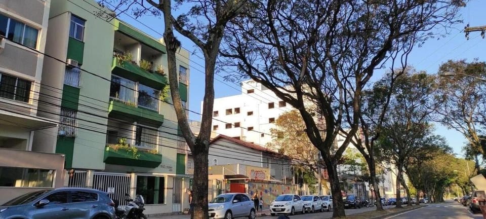 Property building, Neighbourhood, Location