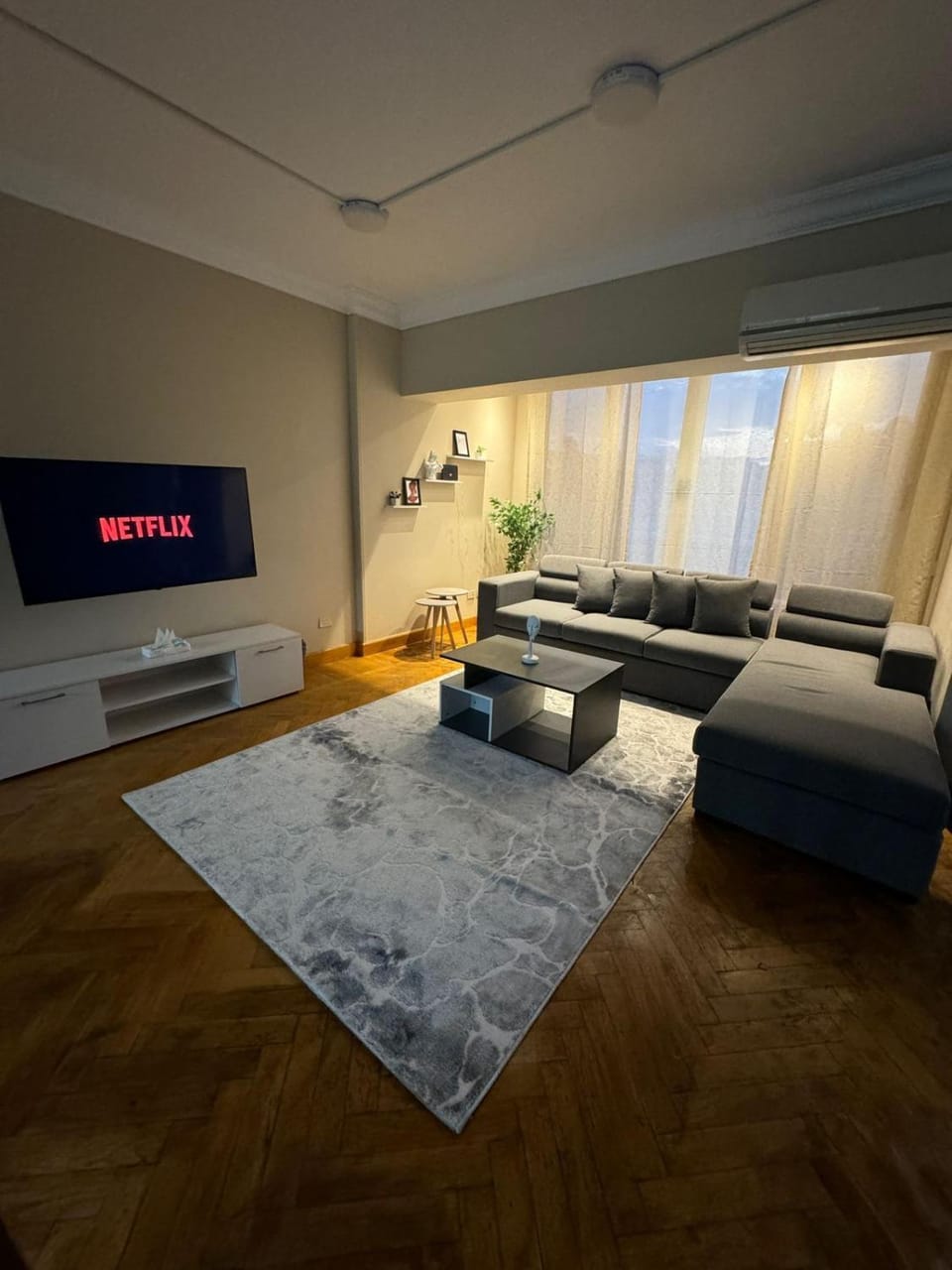 Communal lounge/ TV room, TV and multimedia, Living room, Seating area, Evening entertainment