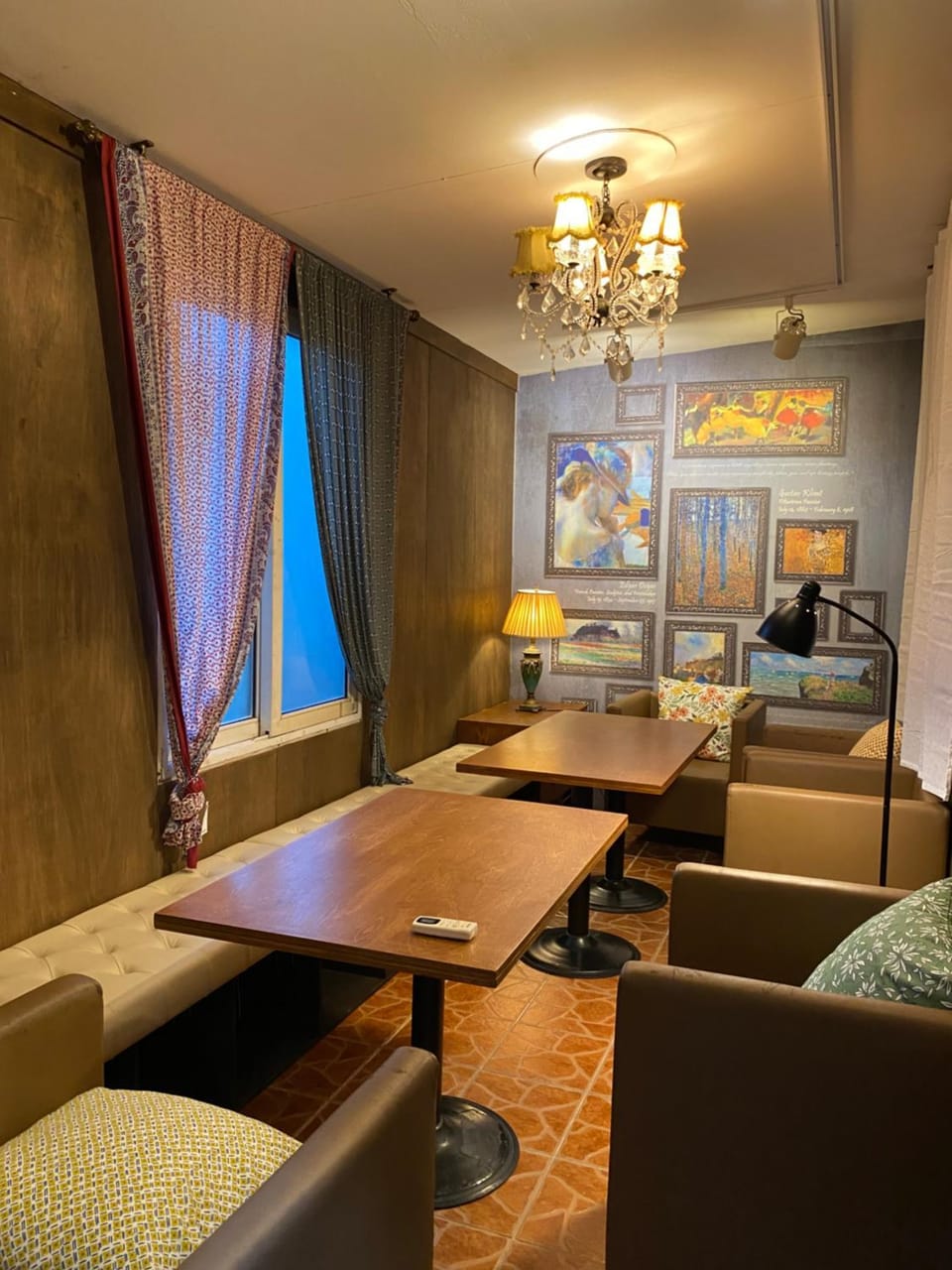 Restaurant/places to eat, Business facilities, Breakfast