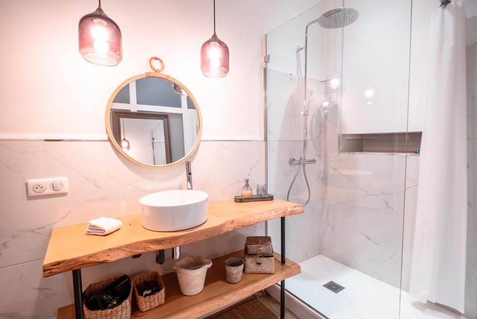 Shower, Bathroom, towels