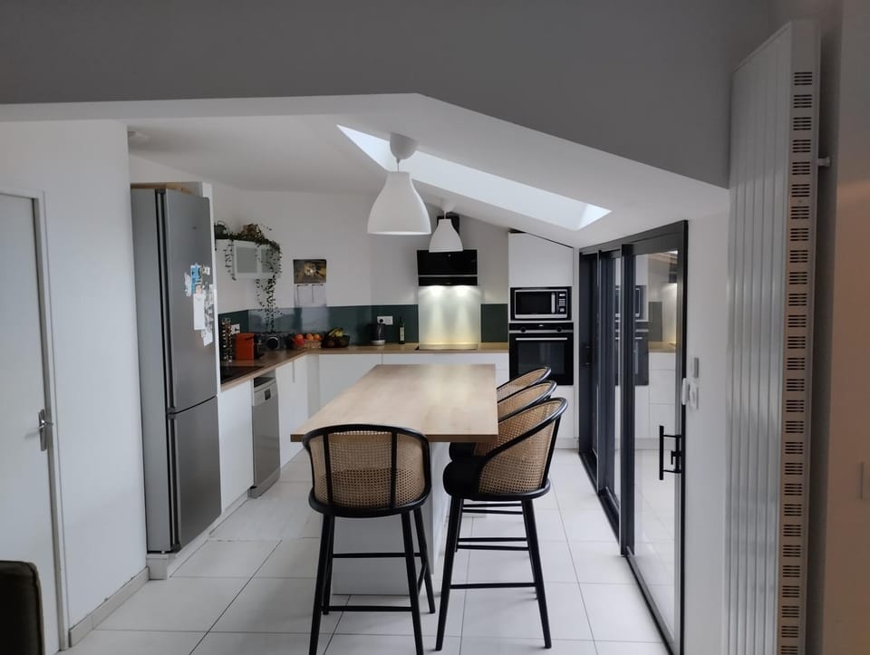 Kitchen or kitchenette, Dining area, oven, stove