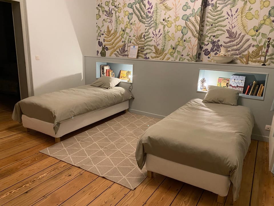 Bed, Photo of the whole room, Bedroom