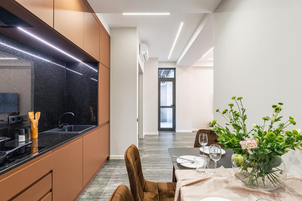 Kitchen or kitchenette, Dining area