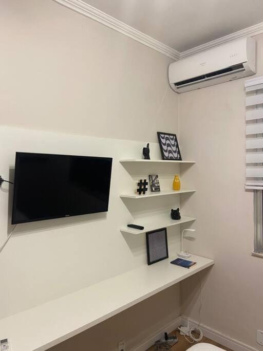 TV and multimedia, air conditioner