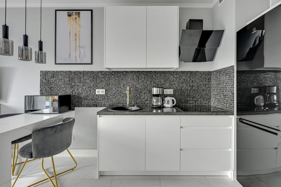 Kitchen or kitchenette, Living room, microwave, stove
