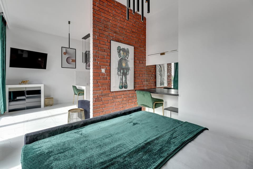Bed, TV and multimedia, Living room, Photo of the whole room, Seating area