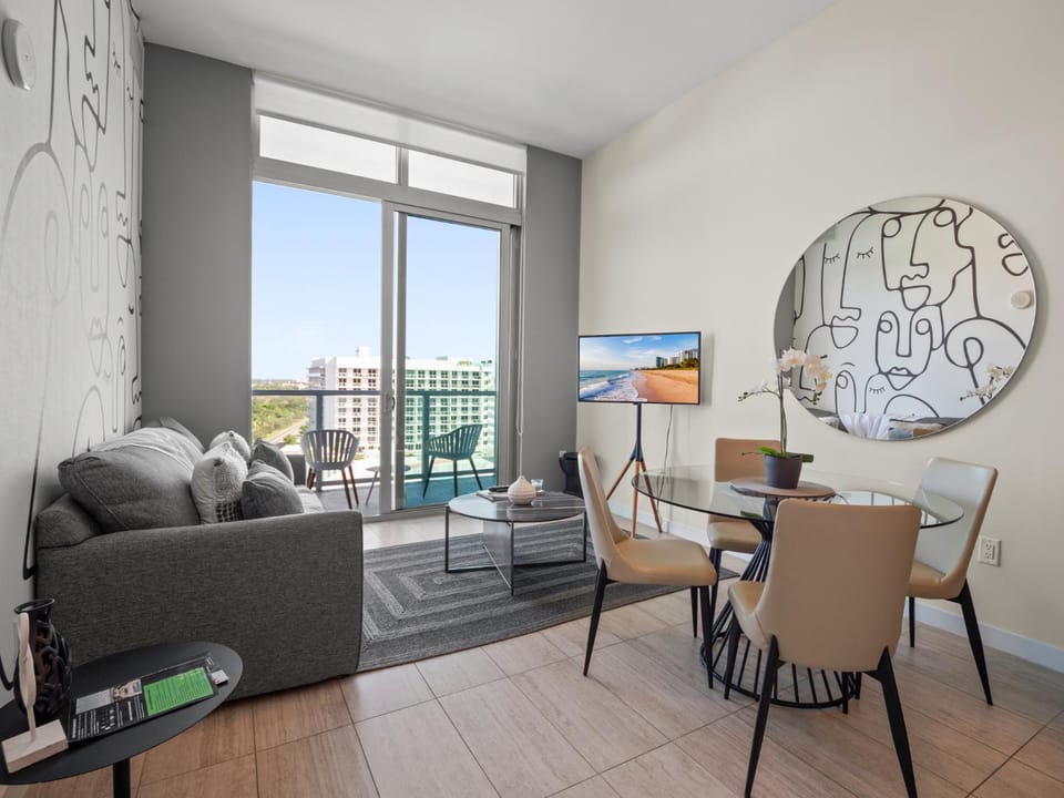 TV and multimedia, Balcony/Terrace, Living room, Seating area, Dining area, City view, air conditioner