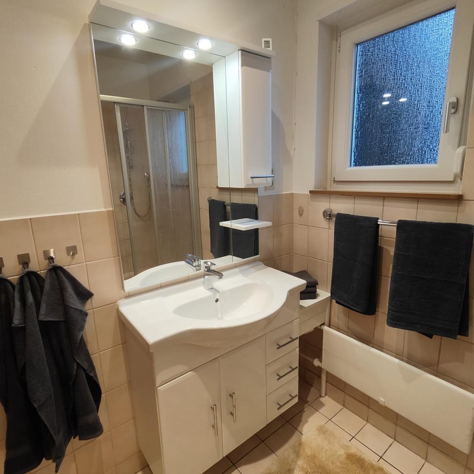 Shower, Bathroom, towels