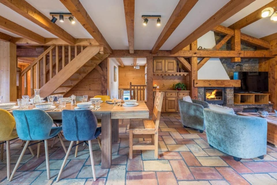 Chalet Altura- 5 Bedrooms - Jacuzzi and Sauna - By Cozee Rentals Chalet in Les Houches