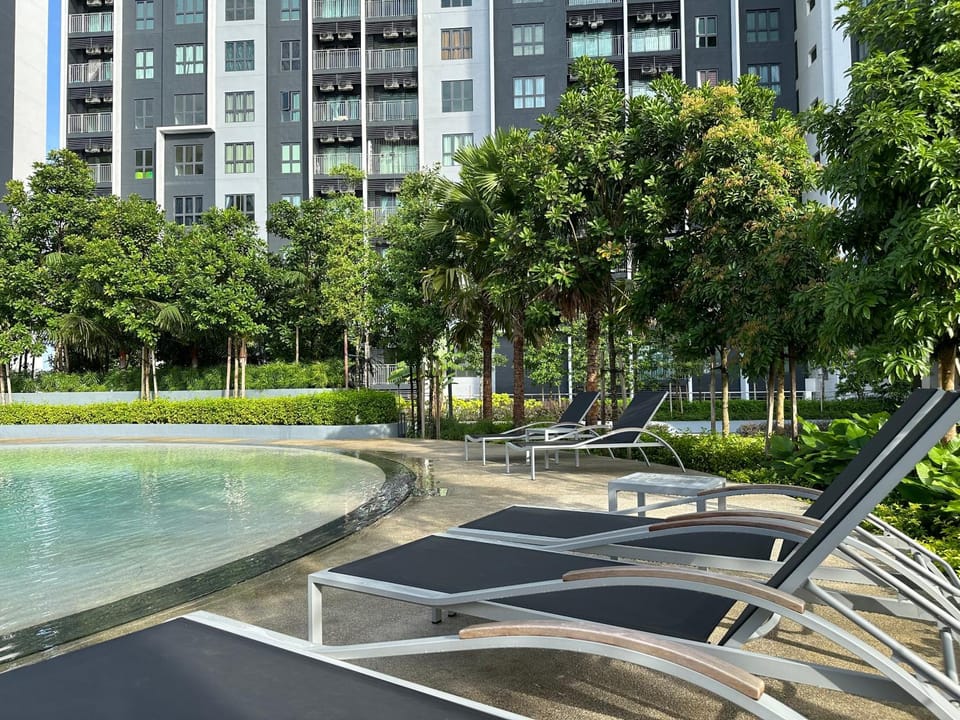 Maya Bay Splash Mania Pool View Cozy Homestay KLIA Apartment in Selangor, Malaysia