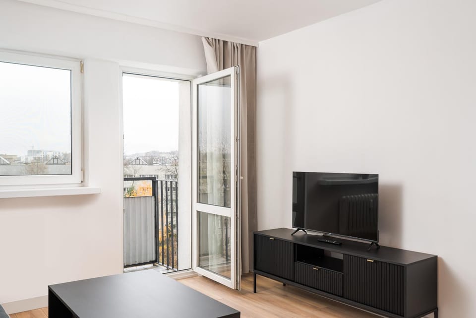 Communal lounge/ TV room, TV and multimedia, Balcony/Terrace, Living room, Seating area, Evening entertainment