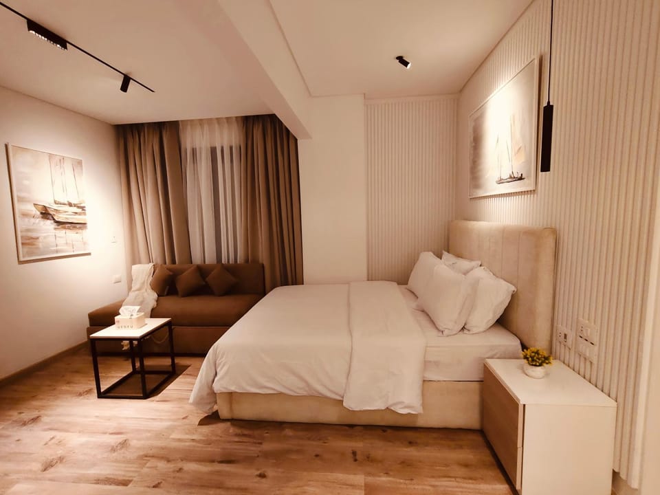 Bed, Living room, Photo of the whole room, Seating area, Bedroom