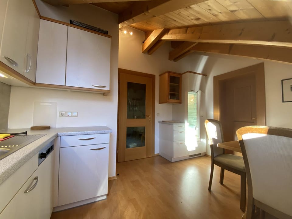 Kitchen or kitchenette, Seating area, Dining area, kitchen