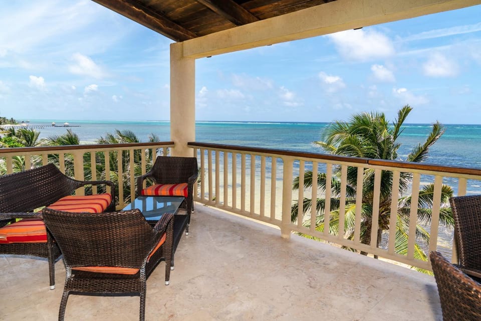 Residences at Barrier Reef 1-3C Oceanfront 2 BR by Stay Floreo House in Corozal District