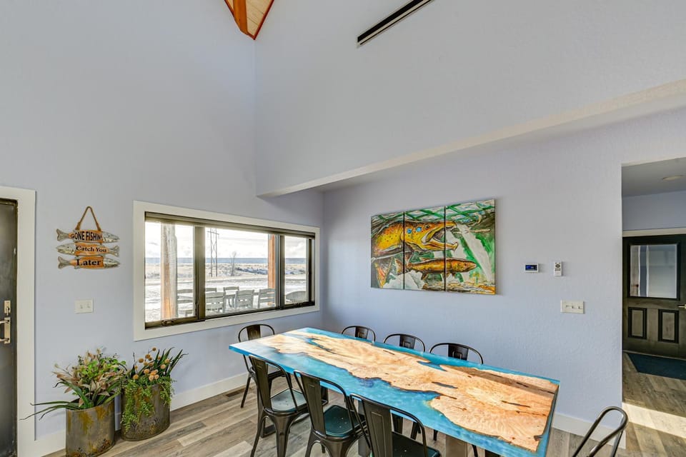 Modern & Spacious Luxe Home in Remote Fort Peck! House in Montana