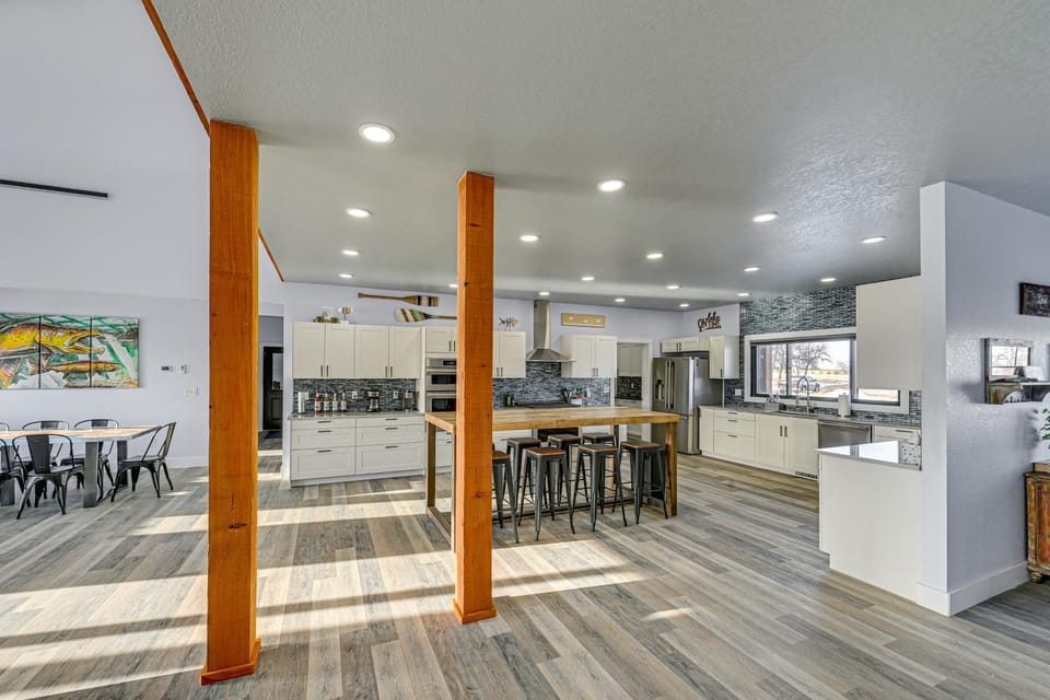 Modern & Spacious Luxe Home in Remote Fort Peck! House in Montana