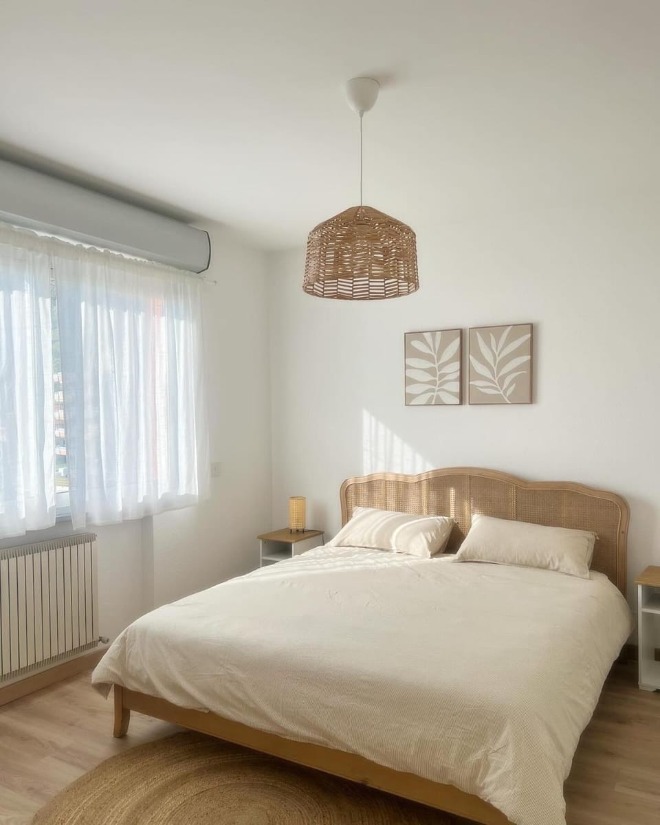 Bed, Photo of the whole room