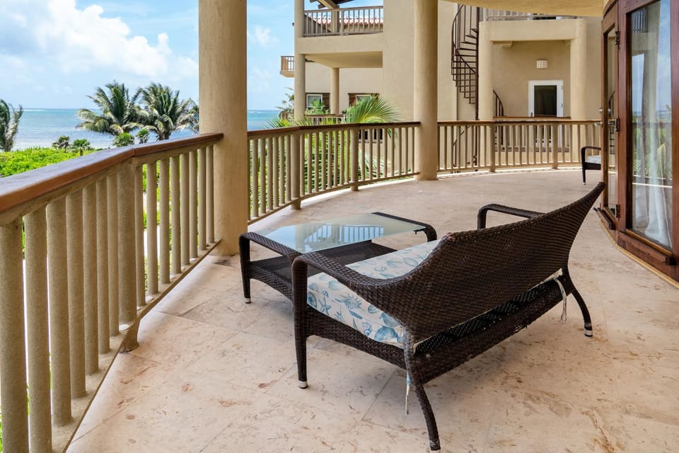 Residences at Barrier Reef 3B Oceanview 2 BR by Stay Floreo House in Corozal District