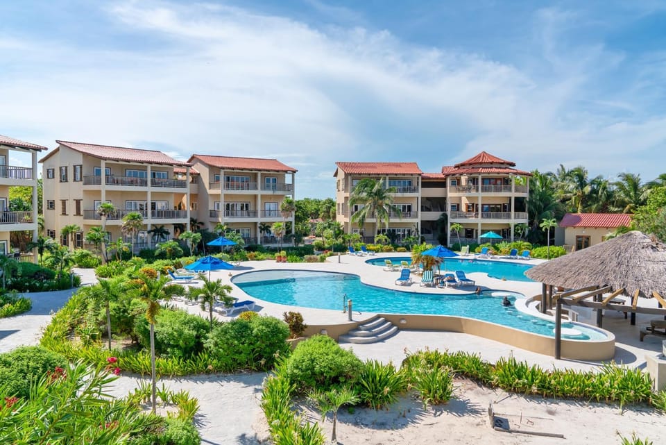 Residences at Barrier Reef 8B Oceanview 2 BR by Stay Floreo House in Corozal District